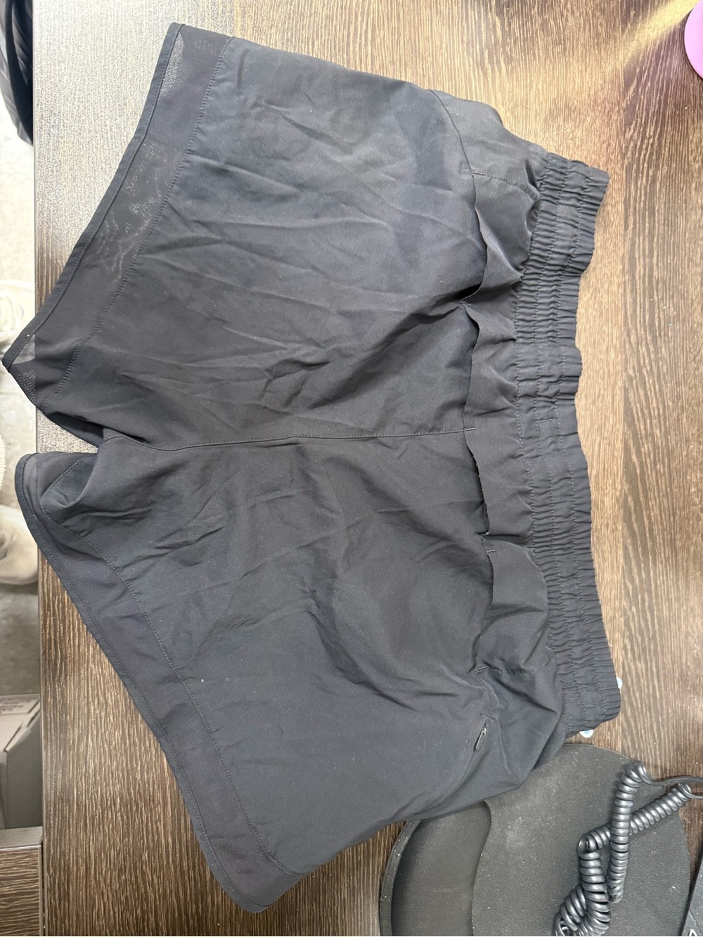 Athleta Mesh Racer Run Mid Rise 4” Short - Picture 2 of 3